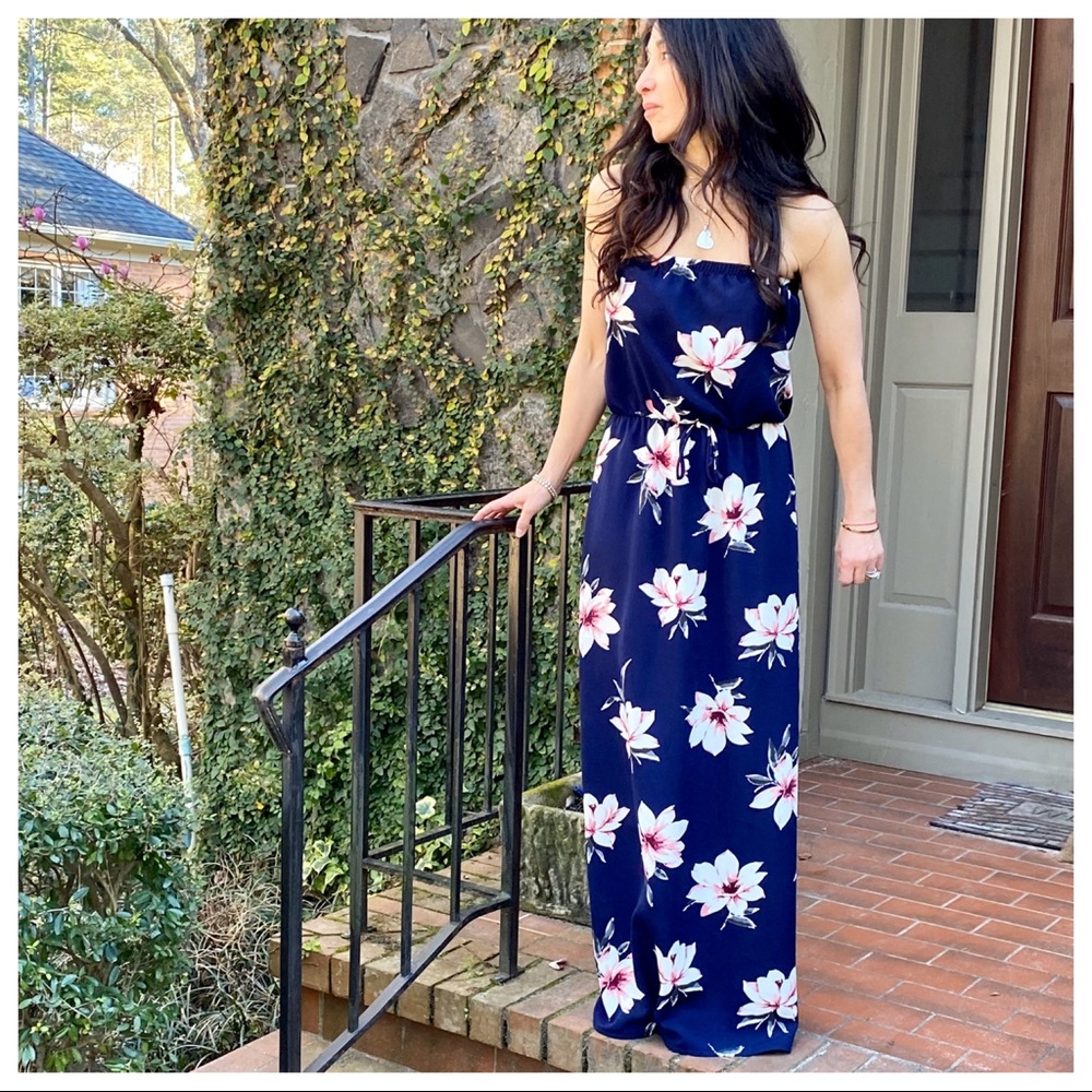 ✨LAST ONE✨PERFECT Navy floral tube maxi dress - Picture 2 of 7